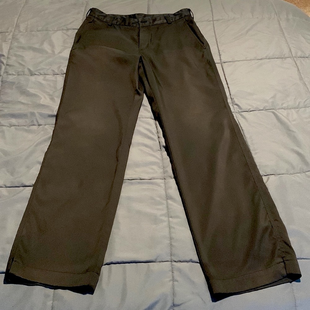 Nike mens golf pants 30x32. Black. Used. In great condition.